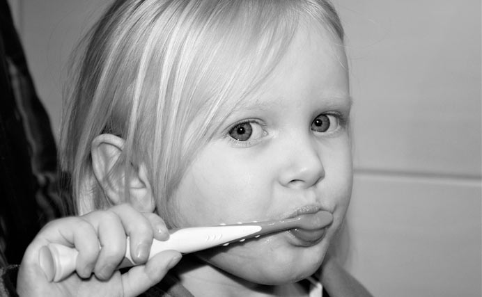 odontologia para niños, cuidado dental, cepillar dientes