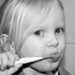 odontologia para niños, cuidado dental, cepillar dientes